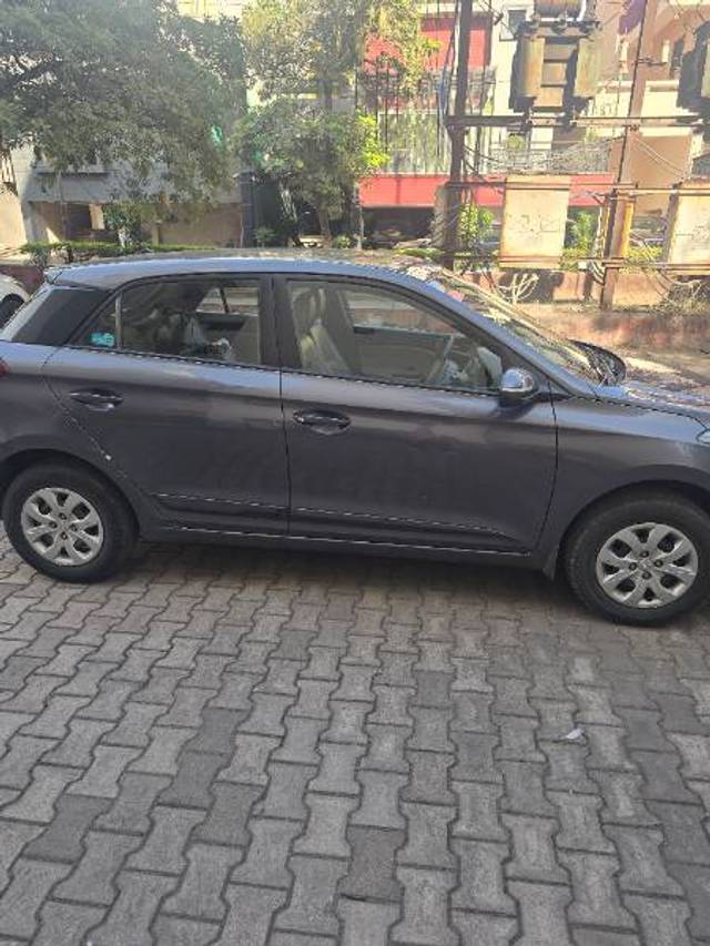 https://images10.gaadi.com/usedgaadi-sellcar/UsedCar/9789961a-5e8b-4aeb-a1e3-a7ea3cd2e84c/fd5b8859-1fed-4e11-99c3-b58c6315acc5.jpg?imwidth=6401