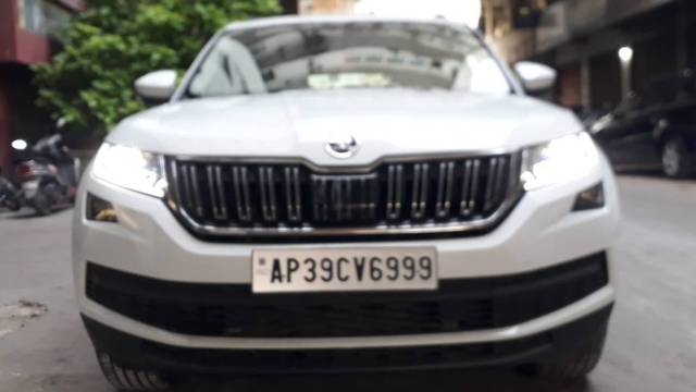 https://images10.gaadi.com/usedgaadi-sellcar/UsedCar/979f7fe4-78cd-409a-b0eb-abb4e4634c4e/c15e8e97-9a32-494c-9bdd-ef6ff28a55e9.jpg?imwidth=6400