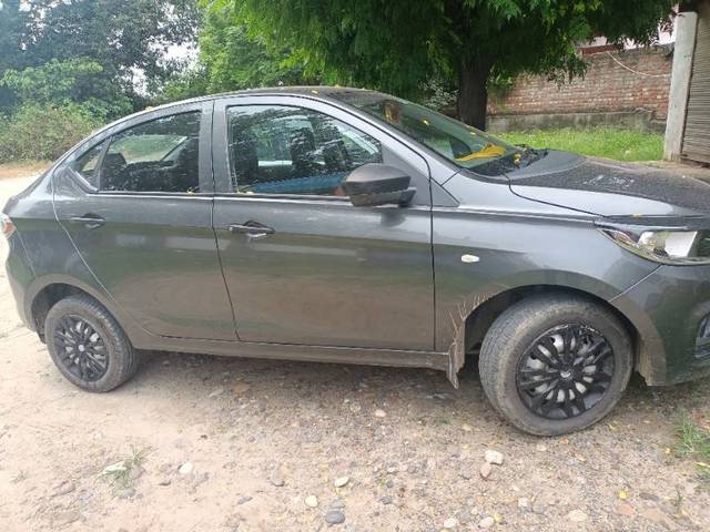 https://images10.gaadi.com/usedgaadi-sellcar/UsedCar/97a9d53c-7839-49d3-bf67-992eaba4925c/216bbb2c-9792-4c4d-a467-438581339d1a.jpg?imwidth=6400