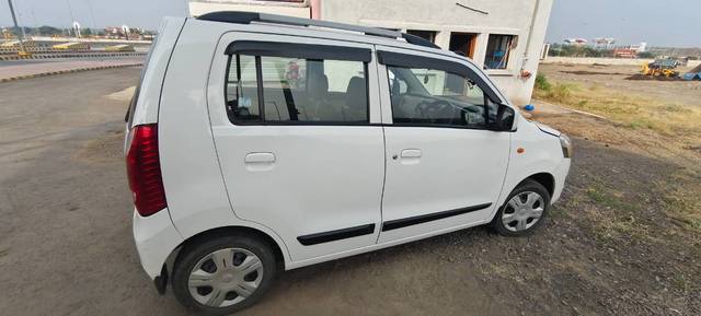 https://images10.gaadi.com/usedgaadi-sellcar/UsedCar/97cb7051-01c5-42d4-83a5-7c891640704f/1eb7a40c-295c-4429-8a37-42c9b2ee6a05.jpg?imwidth=6402