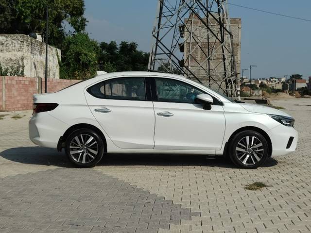 https://images10.gaadi.com/usedgaadi-sellcar/UsedCar/97df38ef-4514-42f7-9c8d-7ab8a8ad904a/43f1df81-7e46-4747-956a-f98572a54725.jpeg?imwidth=6401