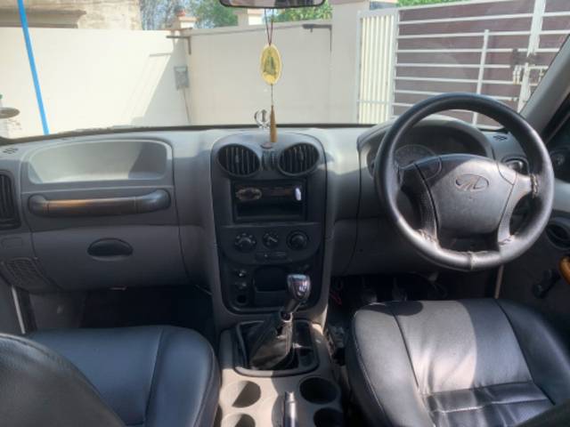 https://images10.gaadi.com/usedgaadi-sellcar/UsedCar/98087a40-8a38-4c70-9a0d-b20f0fd8b0db/3bf9ea1b-552a-487b-90b1-4c36a250b7fb.jpeg?imwidth=6401
