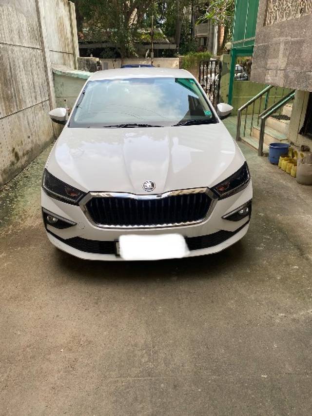 https://images10.gaadi.com/usedgaadi-sellcar/UsedCar/981d8d8d-a7f7-4a5e-8259-c14a19ebdaae/9ef6bd25-018b-4bf9-9ea3-fe0965430eff.jpeg?imwidth=6400