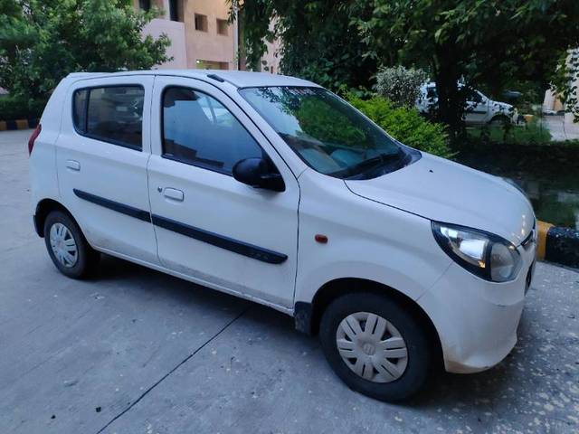 https://images10.gaadi.com/usedgaadi-sellcar/UsedCar/9820fb46-00f7-4935-9972-37c83aabc021/a8d6c4fa-a73a-43a5-9cd8-9e04470129d8.jpg?imwidth=6400