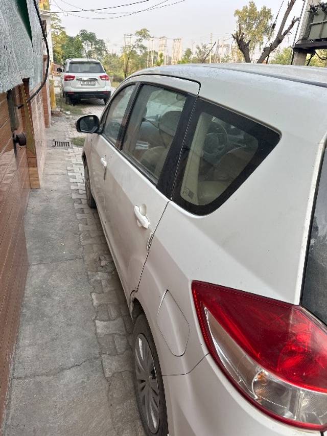 https://images10.gaadi.com/usedgaadi-sellcar/UsedCar/982c526c-9fa9-4c51-9e33-9d782b468528/824fc4a9-b526-45b4-a335-2edcfbb1ed51.jpg?imwidth=6401