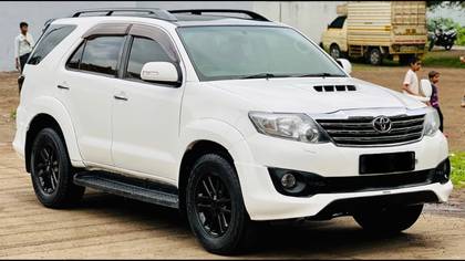 Toyota Fortuner 4x2 4 Speed AT TRD Sportivo Toyota Fortuner 4x2 4 Speed AT TRD Sportivo