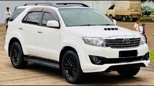 https://images10.gaadi.com/usedgaadi-sellcar/UsedCar/98a7bc8e-eeb9-4269-ac2e-5653c01b1ccc/f4ce62d6-8bd5-4b7e-b714-97df5228cb56.jpeg?imwidth=6400