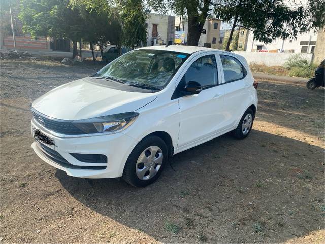https://images10.gaadi.com/usedgaadi-sellcar/UsedCar/98dfd949-58fe-40bc-bbe2-8c4a1b4059aa/4118aa28-3da9-40bb-b995-10e17498a200.jpeg?imwidth=6402