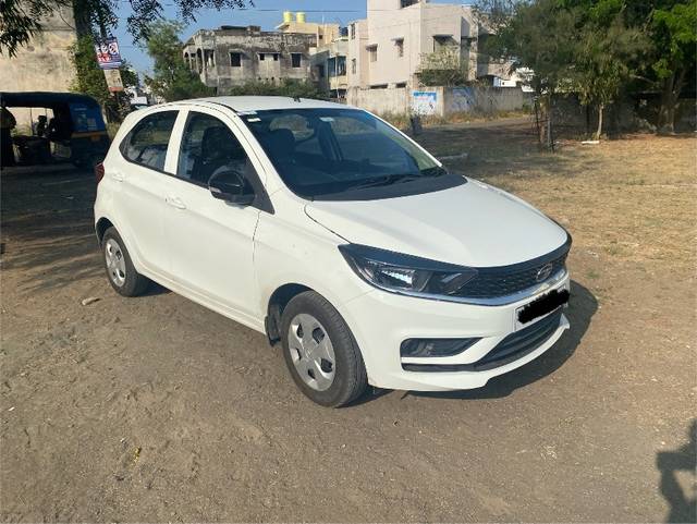 https://images10.gaadi.com/usedgaadi-sellcar/UsedCar/98dfd949-58fe-40bc-bbe2-8c4a1b4059aa/583b3738-dd18-41f4-88e8-580c2ae6ac7a.jpeg?imwidth=6400