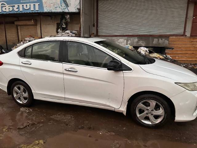 https://images10.gaadi.com/usedgaadi-sellcar/UsedCar/99447aa9-101b-4232-915c-63a5fed18471/1778c916-7f25-40f6-91c4-7b9a9b671165.jpg?imwidth=6401