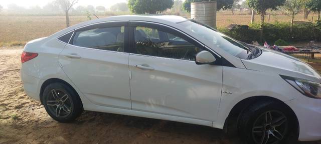 https://images10.gaadi.com/usedgaadi-sellcar/UsedCar/995cebba-641f-42a9-b737-64c3808823bf/8f2702cc-3db1-4387-9576-5894896f5c7b.jpg?imwidth=6400