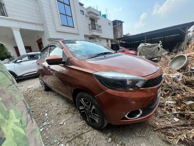 https://images10.gaadi.com/usedgaadi-sellcar/UsedCar/99789ae6-a3de-46d5-9c45-e445d02d4689/b229d476-dd83-48f3-9cd9-e5bfc7597db5.jpeg?imwidth=6400