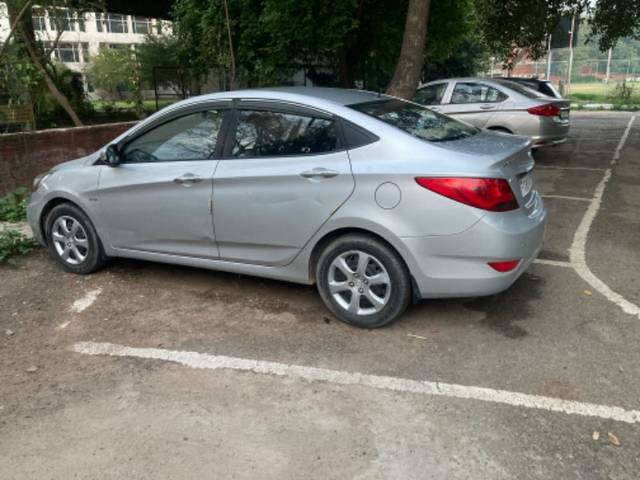 https://images10.gaadi.com/usedgaadi-sellcar/UsedCar/99943cbc-13e7-4a59-9555-758b3ddf6885/05708976-1024-4232-90be-6e104e4efd2f.jpg?imwidth=6400