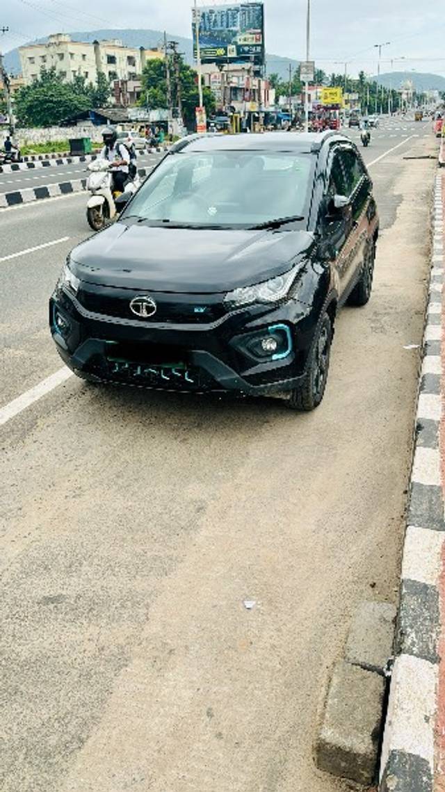 https://images10.gaadi.com/usedgaadi-sellcar/UsedCar/99992ab1-64a0-4f72-89f1-938ef2abd53c/92951dcf-afcc-4d99-9e3e-a46b4e665f2f.jpeg?imwidth=6402