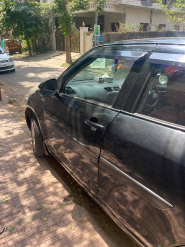 https://images10.gaadi.com/usedgaadi-sellcar/UsedCar/999e41d6-b1e3-4d9b-b1ec-e32c5bedd279/8b3db056-03be-490a-8fa5-0a8f0583dcb4.jpg?imwidth=6402