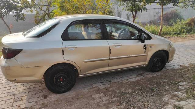 https://images10.gaadi.com/usedgaadi-sellcar/UsedCar/99d98180-d463-4856-97b3-80654efb6647/e2e6f693-0c68-4401-b57c-ce07633bfaa1.jpg?imwidth=6402