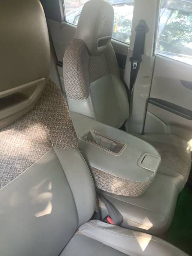 https://images10.gaadi.com/usedgaadi-sellcar/UsedCar/99de726f-1aa5-4766-9937-1d970e529d70/3650d572-eba1-4f32-943c-a602d909541b.jpg?imwidth=6401