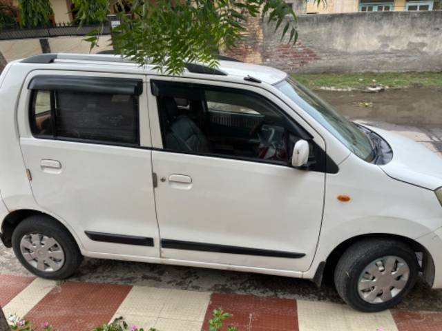 https://images10.gaadi.com/usedgaadi-sellcar/UsedCar/9a05bb89-3aef-4d52-8a95-17aec351ace1/19b9bf9f-5fa5-4639-ba4b-c333ad5bda22.jpeg?imwidth=6401