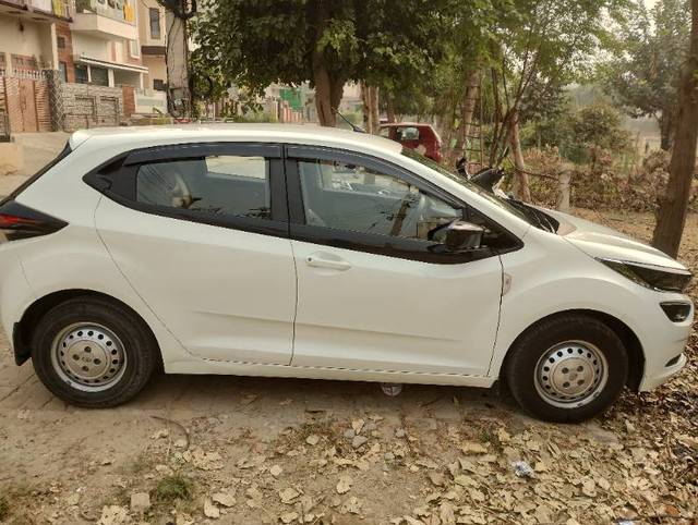 https://images10.gaadi.com/usedgaadi-sellcar/UsedCar/9a382834-4f3d-4a95-ade0-0e77543dbec1/c072153b-9602-46a1-b653-f666361321d6.jpg?imwidth=6401