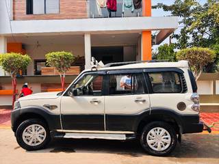 Mahindra Scorpio 2014-2022 Mahindra Scorpio 1.99 S4 Plus