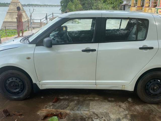 https://images10.gaadi.com/usedgaadi-sellcar/UsedCar/9a45d154-adb1-4b41-90a3-f847bcd2deb3/3f4eae0d-2f6b-4de3-a7ba-763ef2998a2a.jpeg?imwidth=6402