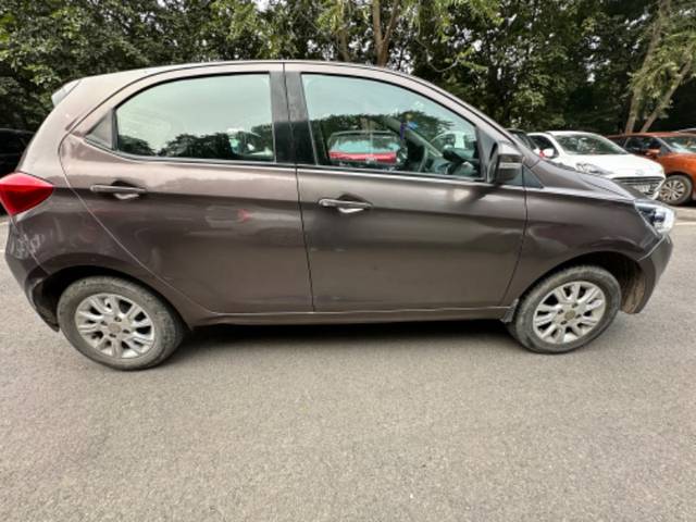 https://images10.gaadi.com/usedgaadi-sellcar/UsedCar/9a78ef01-29b2-466c-a57d-27712011c90a/6f8388db-a0ff-468d-8a63-9eba62452bc3.jpeg?imwidth=6401