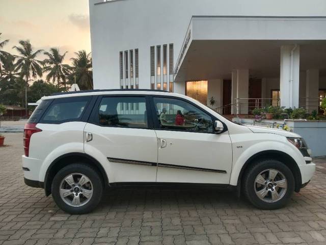 https://images10.gaadi.com/usedgaadi-sellcar/UsedCar/9a82e7f7-833b-4627-a07f-9bc501d95f51/c841c947-a87c-42fe-830f-46e188db45b2.jpg?imwidth=6401