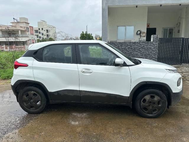 https://images10.gaadi.com/usedgaadi-sellcar/UsedCar/9af34196-60e5-4e0c-8617-f8353e149149/b885c9e7-2738-45f8-9a29-7401fff00a4f.jpg?imwidth=6401