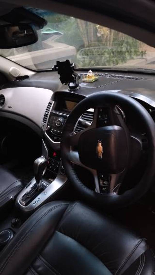 https://images10.gaadi.com/usedgaadi-sellcar/UsedCar/9b51eef3-f890-47d1-9907-2928d84d2f93/58ed2425-687d-4de9-98d1-d4214074badf.jpg?imwidth=6401