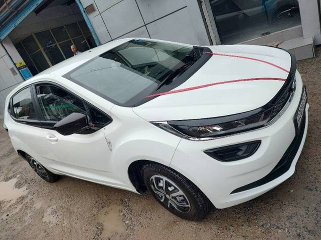 https://images10.gaadi.com/usedgaadi-sellcar/UsedCar/9b83e77a-32f0-4a7f-9de3-5483f80a63a0/a7814c0c-81db-40eb-87d4-4415237fc29a.jpg?imwidth=6400