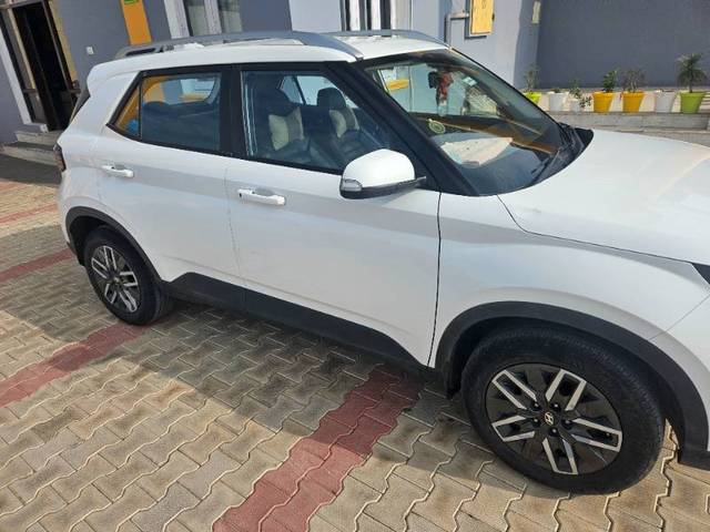 https://images10.gaadi.com/usedgaadi-sellcar/UsedCar/9b842cc3-3e6e-4fd9-b480-ac3daaad76a5/9b4a0151-f99a-4b2b-8542-9aea2fda8536.jpg?imwidth=6400