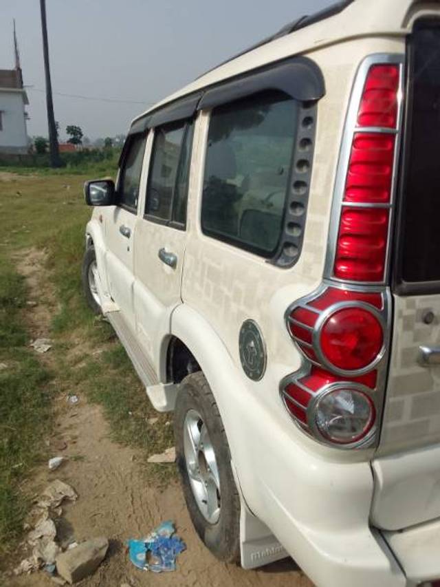 https://images10.gaadi.com/usedgaadi-sellcar/UsedCar/9b8f07a2-deed-47e0-a59c-c12ee6a6e881/a9e955e3-479d-468d-93f9-657189bc3c67.jpg?imwidth=6402