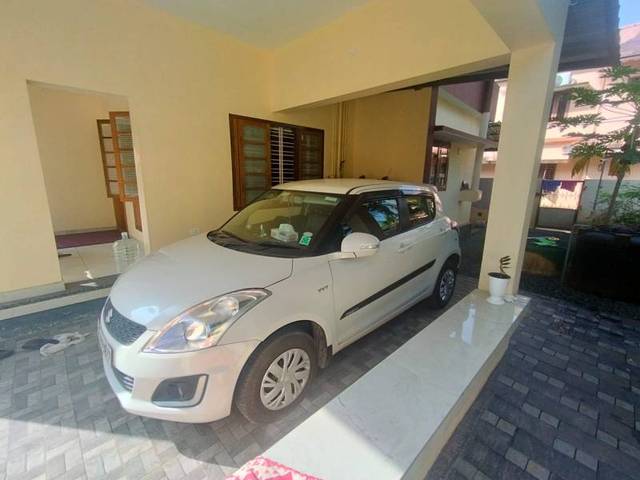 https://images10.gaadi.com/usedgaadi-sellcar/UsedCar/9baf885d-6708-4762-87a2-0822b997fb55/fe4ffa63-d6c2-44e6-b5ee-d6f391441fc2.jpg?imwidth=6400