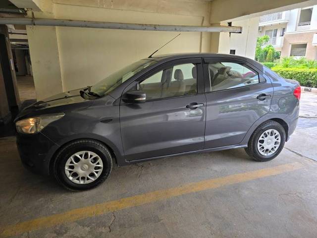 https://images10.gaadi.com/usedgaadi-sellcar/UsedCar/9bccbba8-4c00-4b57-9354-8fa006243456/a93b52ea-2e88-4a33-98d8-637164bb4850.jpg?imwidth=6400