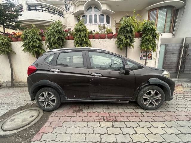 https://images10.gaadi.com/usedgaadi-sellcar/UsedCar/9bff2acb-7a52-4bce-ad29-ec15d9d1001d/24b21644-dec0-4639-af36-503e27566028.jpg?imwidth=6401