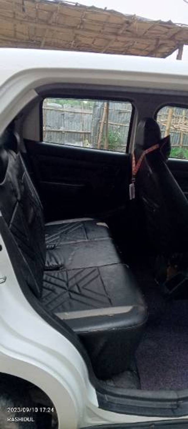 https://images10.gaadi.com/usedgaadi-sellcar/UsedCar/9c16e95a-b6fe-4477-b81a-89b28a6ea995/c22b63cf-d12d-4e54-b533-50b4dec20660.jpg?imwidth=6402
