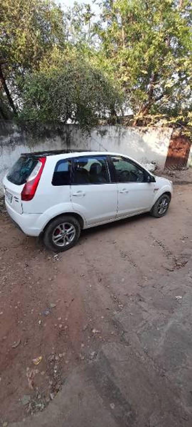 https://images10.gaadi.com/usedgaadi-sellcar/UsedCar/9c7a91c7-87d9-4a57-9b5a-ccdfab2cff27/cc40afdb-de8c-43b9-8174-65241de8539d.jpg?imwidth=6401