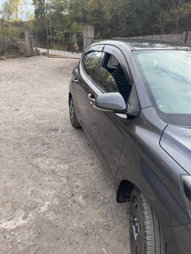 https://images10.gaadi.com/usedgaadi-sellcar/UsedCar/9cf216ac-d15f-4238-be33-117de323714d/d5257cef-24a1-4f5f-a9ea-485d032395ed.jpg?imwidth=6402