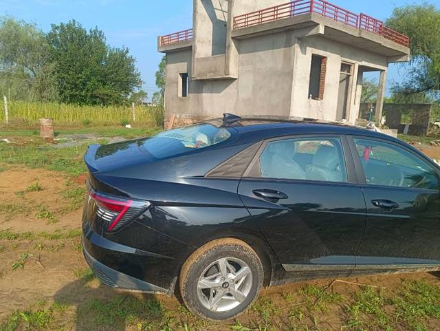 https://images10.gaadi.com/usedgaadi-sellcar/UsedCar/9d1ef568-c3a4-45fd-9314-806655170f99/5a702f18-9f9d-42ce-9c8f-03bd41cbcd8d.jpeg?imwidth=6401