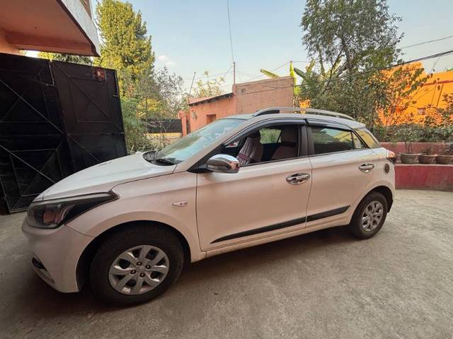 https://images10.gaadi.com/usedgaadi-sellcar/UsedCar/9d3a209a-8629-4f1b-b323-0f903b3c5f1e/3a00f337-9e2f-489e-9636-dd9b6bba66ff.jpg?imwidth=6400