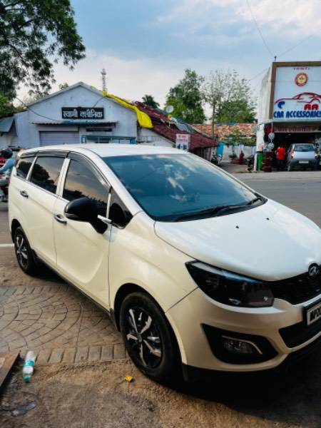 Mahindra Marazzo M2 Mahindra Marazzo M2