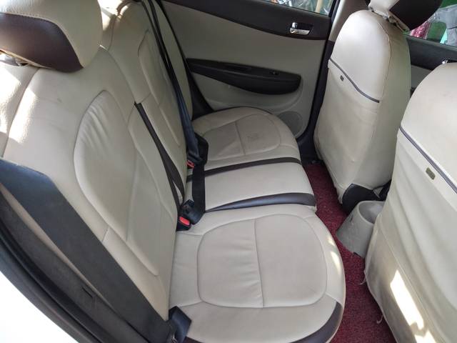 https://images10.gaadi.com/usedgaadi-sellcar/UsedCar/9d8ca7d2-01d4-46cd-b9c8-ef98e9e84b1d/9eb1d00a-3f3d-425b-ad28-0d98e4a448c5.jpg?imwidth=6401