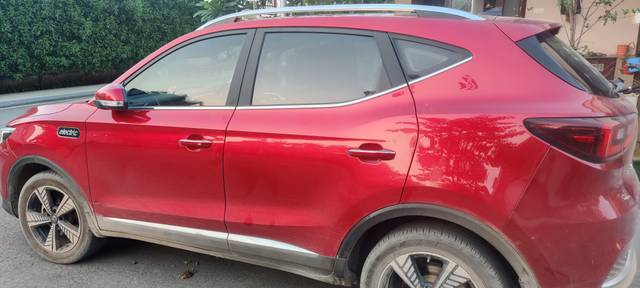 https://images10.gaadi.com/usedgaadi-sellcar/UsedCar/9e178b23-706e-41dc-b6cb-e5f238760933/fe4ea100-ac41-472e-b793-faf2dcc074fd.jpg?imwidth=6401