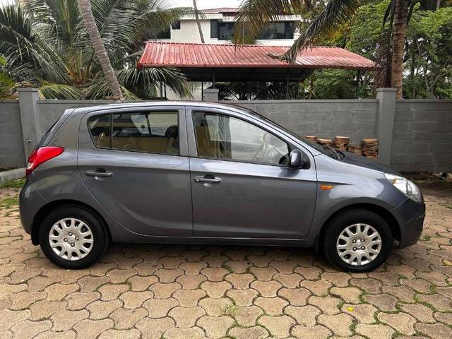 https://images10.gaadi.com/usedgaadi-sellcar/UsedCar/9e2ff2f8-d66b-4388-bfba-093a49dbbd38/58d12019-1b98-45f6-8e94-340b22da662c.jpg?imwidth=6401