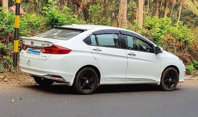 https://images10.gaadi.com/usedgaadi-sellcar/UsedCar/9e46d156-2a44-4d40-a298-45de538759b3/6545d715-61c5-493c-bc7b-2b05366e0ea9.jpeg?imwidth=6401