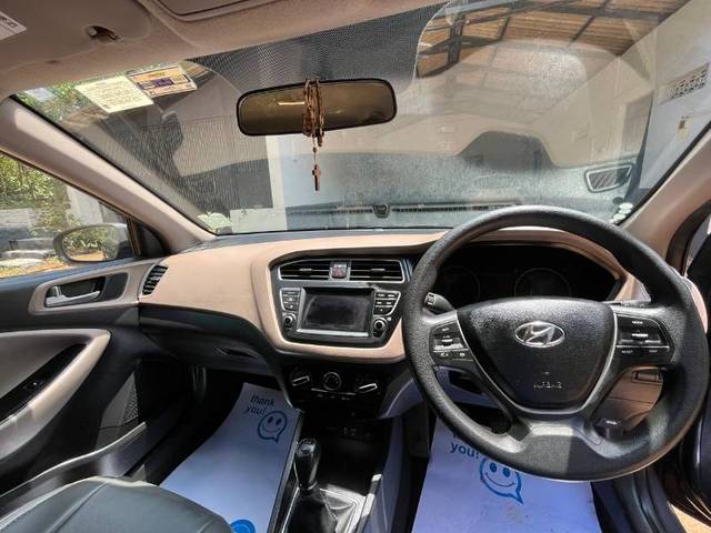 https://images10.gaadi.com/usedgaadi-sellcar/UsedCar/9e7e93cc-1886-4b1c-a062-0c22a4b5ac58/f1cbfcfe-71f4-484a-aa41-2807c69cfda5.jpg?imwidth=6402