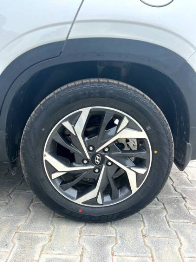 https://images10.gaadi.com/usedgaadi-sellcar/UsedCar/9ec730fd-a338-4905-8faa-86bd44c8b8e9/d948c2ca-3f19-4c8b-b78c-e1482d25c404.jpg?imwidth=6402