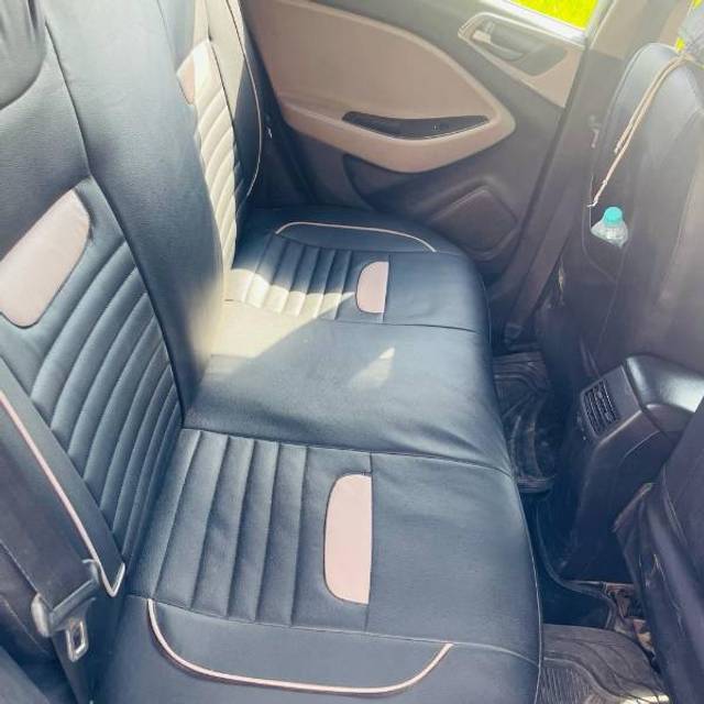https://images10.gaadi.com/usedgaadi-sellcar/UsedCar/9ec84c8a-9b28-4a8b-8e1d-8845446d98fc/7e3c67fc-b85c-4beb-8826-cb574647f7f5.jpg?imwidth=6401