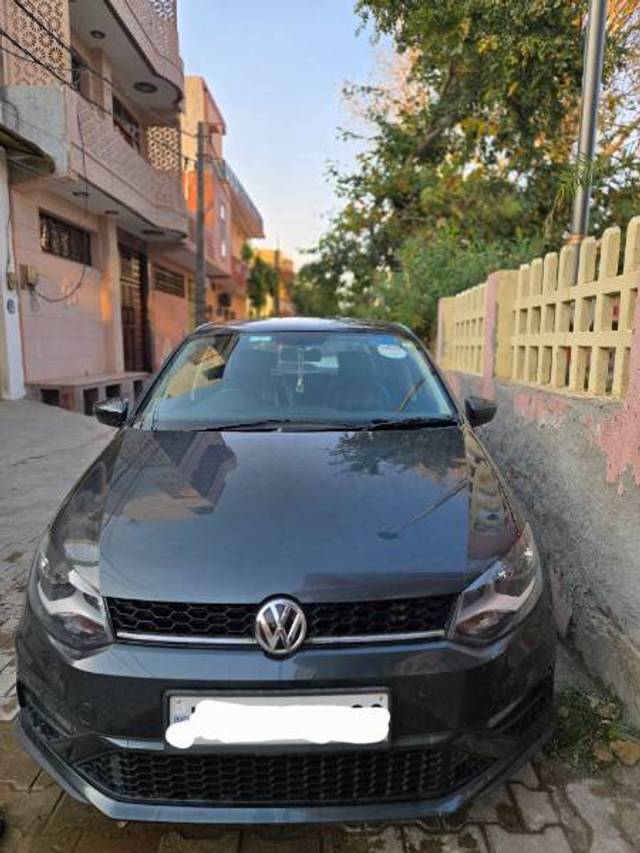 https://images10.gaadi.com/usedgaadi-sellcar/UsedCar/9ed7433a-0429-4910-a1ee-c036c67c947c/f4987b41-d24e-4c1a-b7fc-0a9e98effa8e.jpg?imwidth=6400