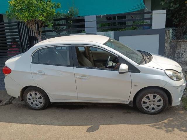 https://images10.gaadi.com/usedgaadi-sellcar/UsedCar/9f0b97e4-9dba-4ecf-b8ea-5a15883f460e/7ae0d808-a4ad-4653-8b32-fd44f4aef2b6.jpg?imwidth=6401